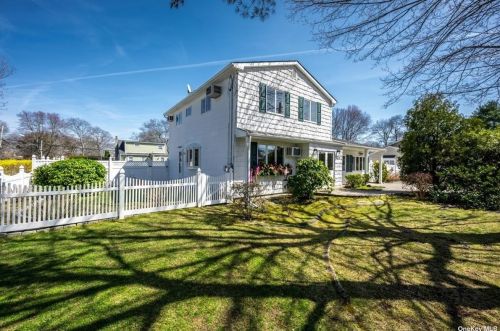 1271 Coates Ave, Holbrook, NY 11741-2403