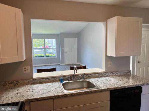 6226 Spg Knl Dr, Harrisburg PA 17111-6864 exterior