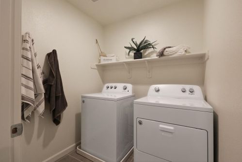 375 Castellana St, Los Banos CA  93635 exterior