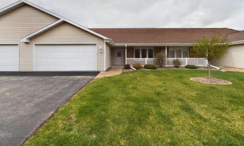 32 Queens Way, Fond Du Lac, WI 54935-8004