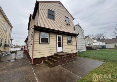 250 Grove St, Woodbridge, NJ 07095-1835