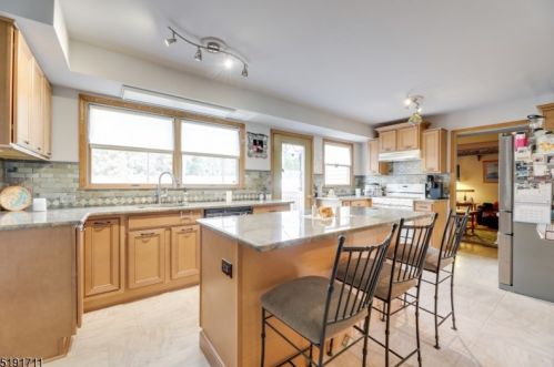 500 Lord St, Avenel NJ  07001-1250 exterior