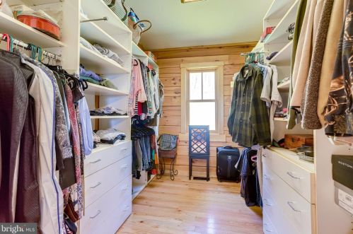 3714 Mountain Rd, Haymarket VA  20169-1739 exterior