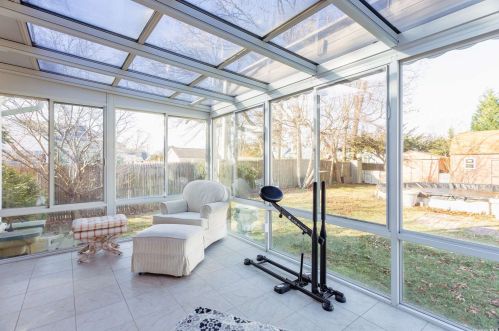 47 Myson St, West Islip NY  11795-2703 exterior