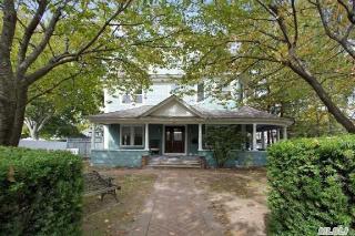 146 Lena Ave, Freeport, NY 11520-2638