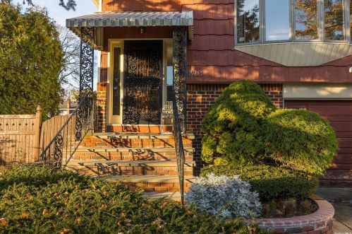 2823 Oswego St, North Bellmore, NY 11710-2446