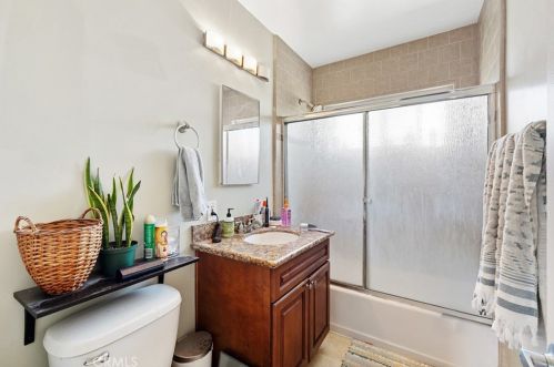 3025 5th St, Long Beach CA  90802-2049 exterior