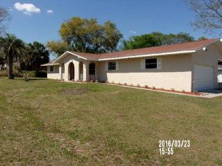 711 Bahia Cir, Ocala, FL 34472-8825