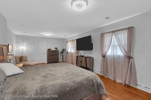 165 New Monmouth Rd, Middletown NJ  07748-2232 exterior
