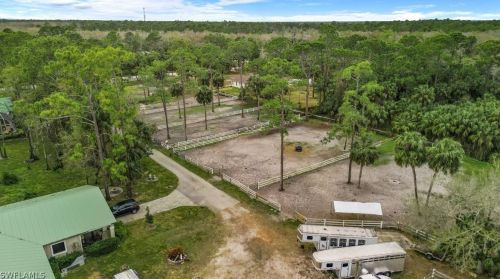 561 20th Ave, Naples FL  34120-3372 exterior