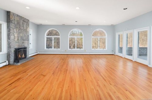 245 Bear Ridge Rd, Pleasantville NY  10570-1801 exterior