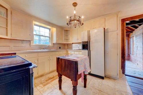 35 Smith St, Middletown CT  06457-1740 exterior