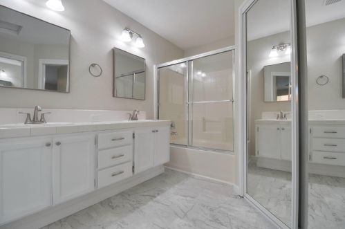 490 Santa Barbara St, Los Banos CA  93635-6324 exterior