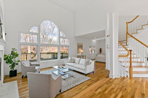 26 Buckout Rd, White Plains, NY 10604-1503