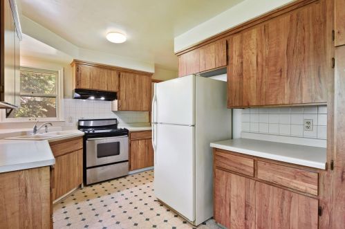 1666 Hampshire Ln, Minneapolis, MN 55427-4215