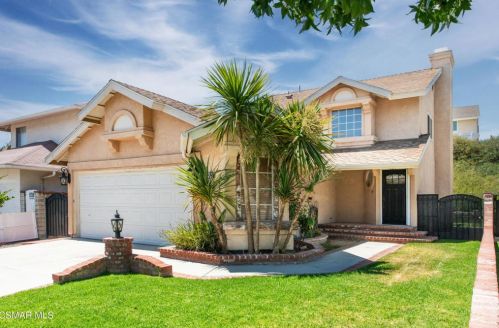 28721 Raintree Ln, Santa Clarita, CA 91390-4133