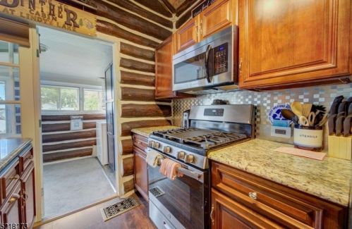 9 Woodside Dr, West Milford Lakes NJ  07480-4246 exterior