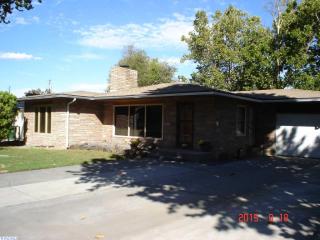 102 Quincy St, Kennewick WA  99336-5000 exterior