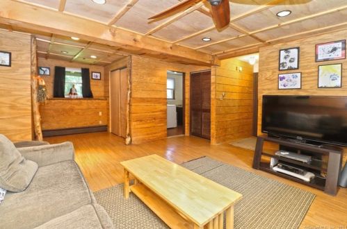 2 Behrle Dr, Ansonia CT  06401-2024 exterior