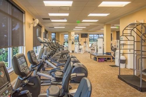 4863 Hampshire Ct, Naples FL  34112-8405 exterior