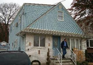 1425 Surprise St, Floral Park NY  11003-2409 exterior