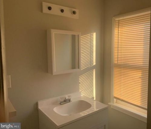 27 Wood St, West Deptford NJ  08066-1444 exterior