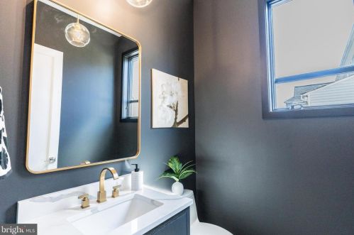 2219 Westmoreland St, Falls Church VA  22043-1701 exterior