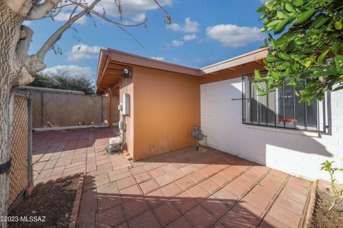 4040 Lazy Palm Dr, Tucson AZ 85730-3817 exterior