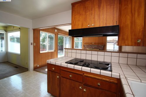 15771 Hesperian Blvd, San Lorenzo, CA 94580-1535