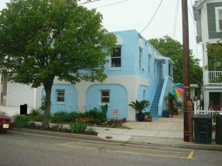 135 Davis Ave, Wildwood Crest, NJ 08260-4610