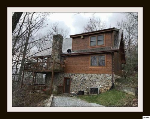3923 Glenview Way, Pigeon Forge TN  37862-8712 exterior