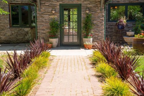 2120 Park Creek Ln, Ukiah, CA 95482-9364
