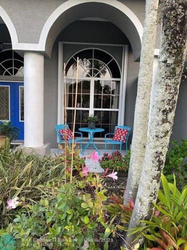 3843 9th Ln, Vero Beach FL  32960-6122 exterior