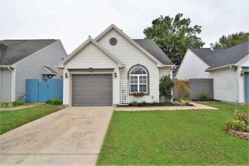 5835 Riverwalk Cir, Newburgh, IN 47630-8842