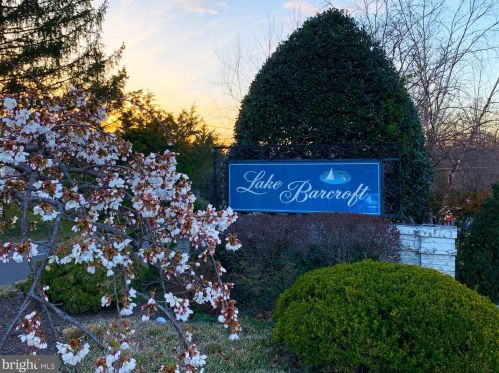 3709 Whispering Ln, Falls Church VA  22041-1121 exterior