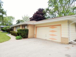 9614 Debbie Ln, Milwaukee, WI 53224-4618