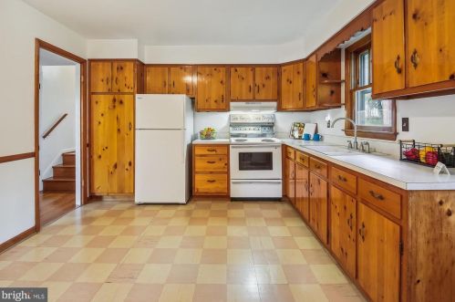 13100 Furnace Mountain Rd, Lovettsville VA  20180-2418 exterior