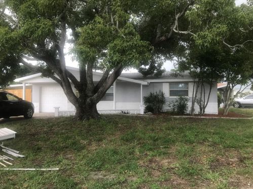 4005 Chesswood Dr, Tarpon Springs FL  34691-3579 exterior