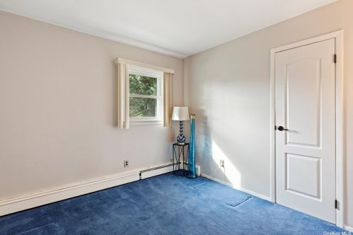 223 Essex St, Babylon NY  11704-2025 exterior