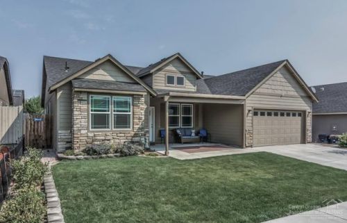 2419 Greenwood Ave, Eagle Crest OR  97756-1565 exterior