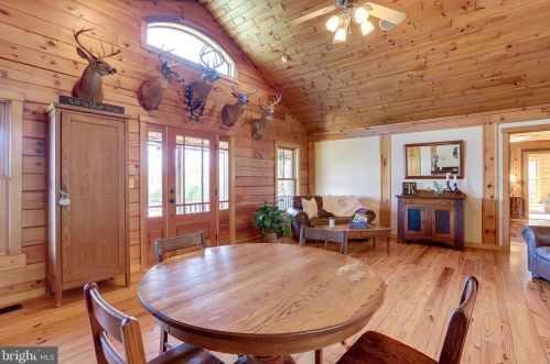 3714 Mountain Rd, Haymarket VA  20169-1739 exterior