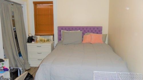 35 Oak Ave, Irvington NJ 07111-3851 exterior