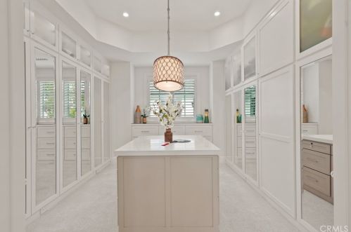 2691 Crestview Dr, Newport Beach CA  92663-5626 exterior