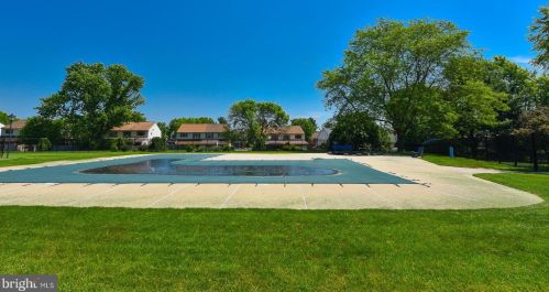 27 Providence Frg Rd, Limerick PA 19468-2905 exterior