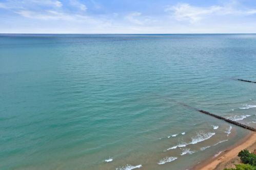 4114 Lk Dr, Milwaukee WI 53211-1719 exterior