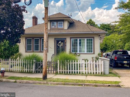 16 Waverly Pl, Trenton, NJ 08609-1847