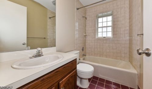 18 Noelle Ct, Lincoln Park NJ  07035-2237 exterior