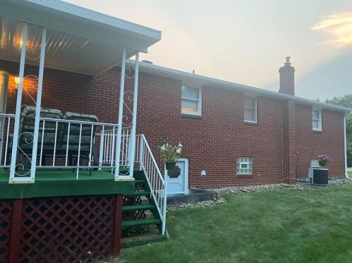 512 Pennsylvania Blvd, Jeannette, PA 15644-2857
