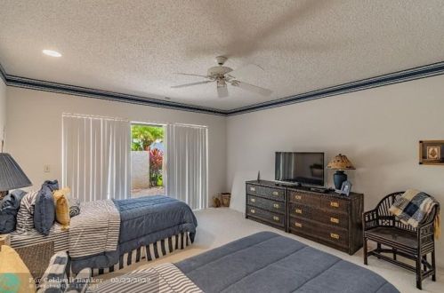 28 Glens Dr, Boynton Beach FL  33436-6207 exterior