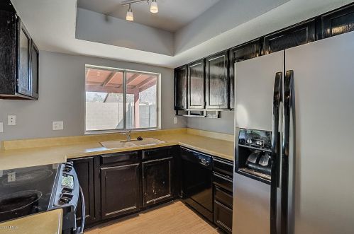 9641 37 Ave, Phoenix AZ 85053-4620 exterior